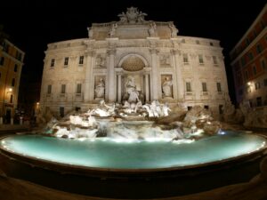 Trevi fountain at night featured image 1