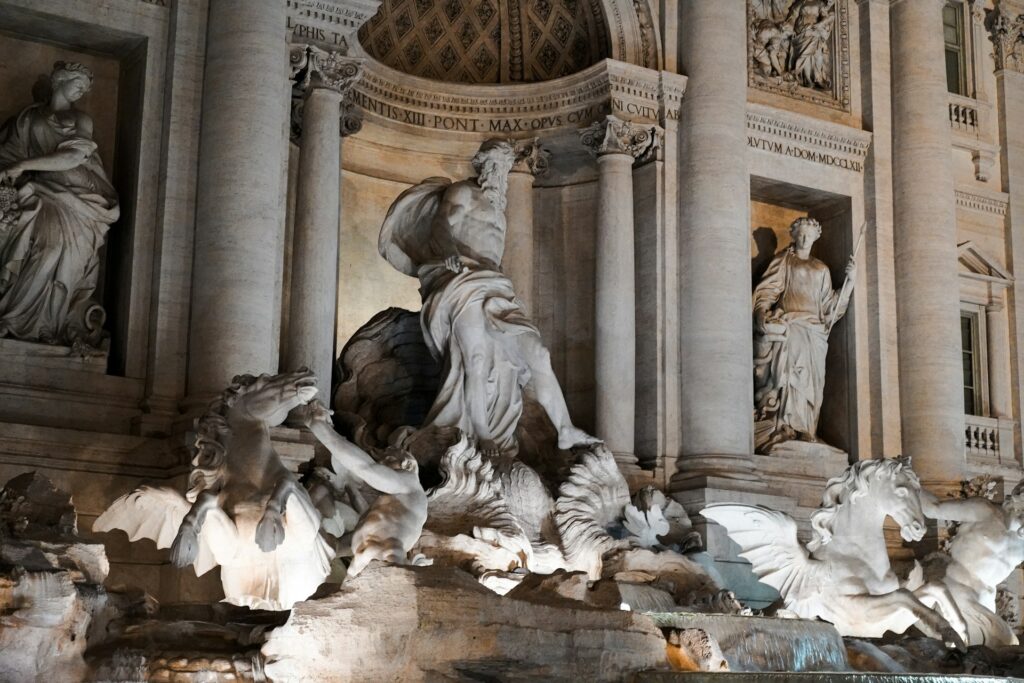 Trevi fountain at night featured image